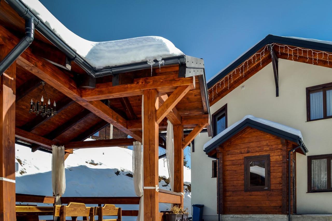 Chalet-tiara